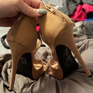 Forever 21 size 9 heels brand new
